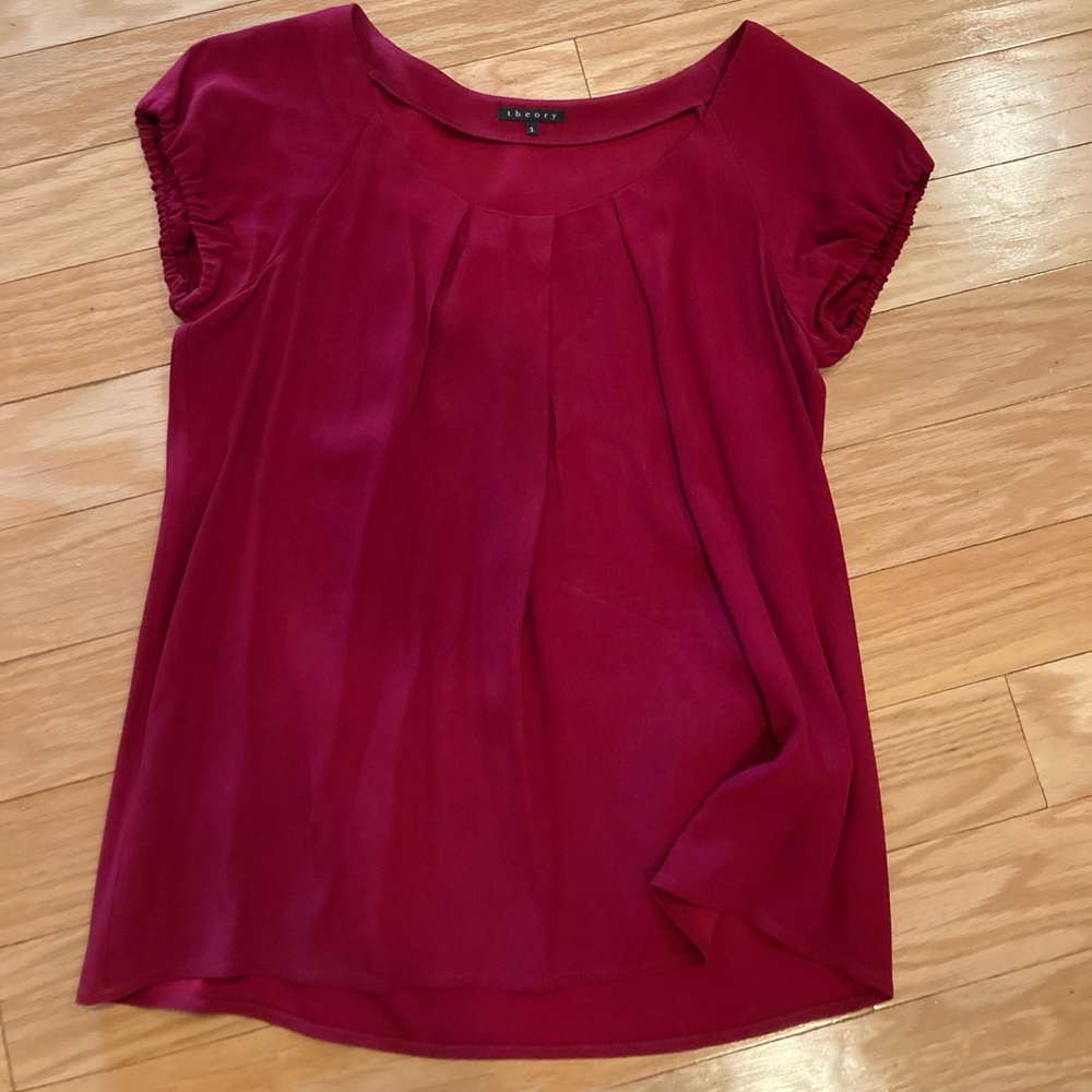 Theory size small cranberry top